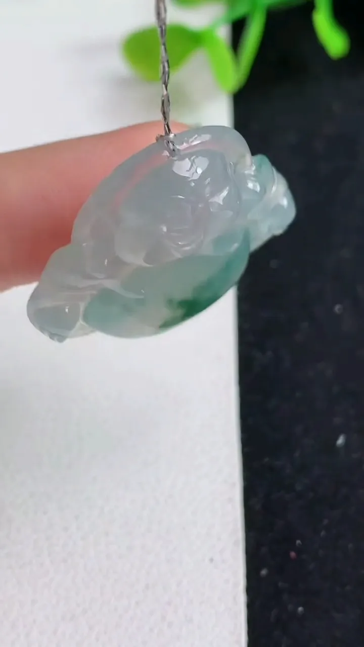 天然A货翡翠飘花佛公吊坠，尺寸28-29.4-5.8，重量:7.55g
5月19日