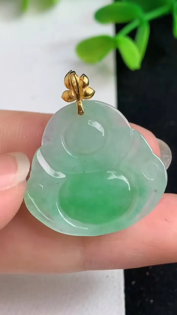天然A货翡翠佛公吊坠，尺寸24-25.8-5.2，重量:5.04g
5月19日