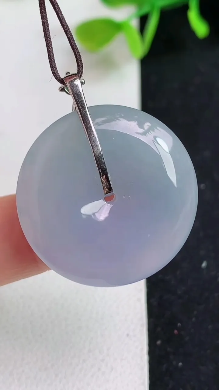 天然A货翡翠k金春带彩 紫罗兰平安扣吊坠，尺寸27-5.6，重量:8.90g
5月19日