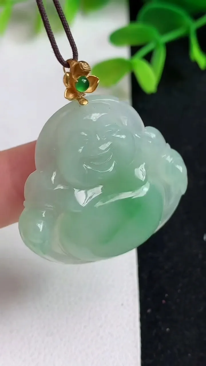 天然A货翡翠佛公吊坠，尺寸32.6-32.7-5.8，重量:10.21g
5月19日