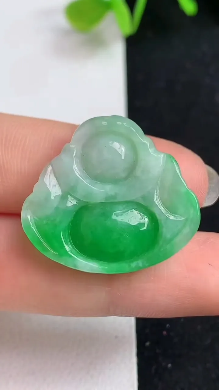 天然A货翡翠佛公吊坠，尺寸24-26.8-5，重量:4.60g
5月19日
