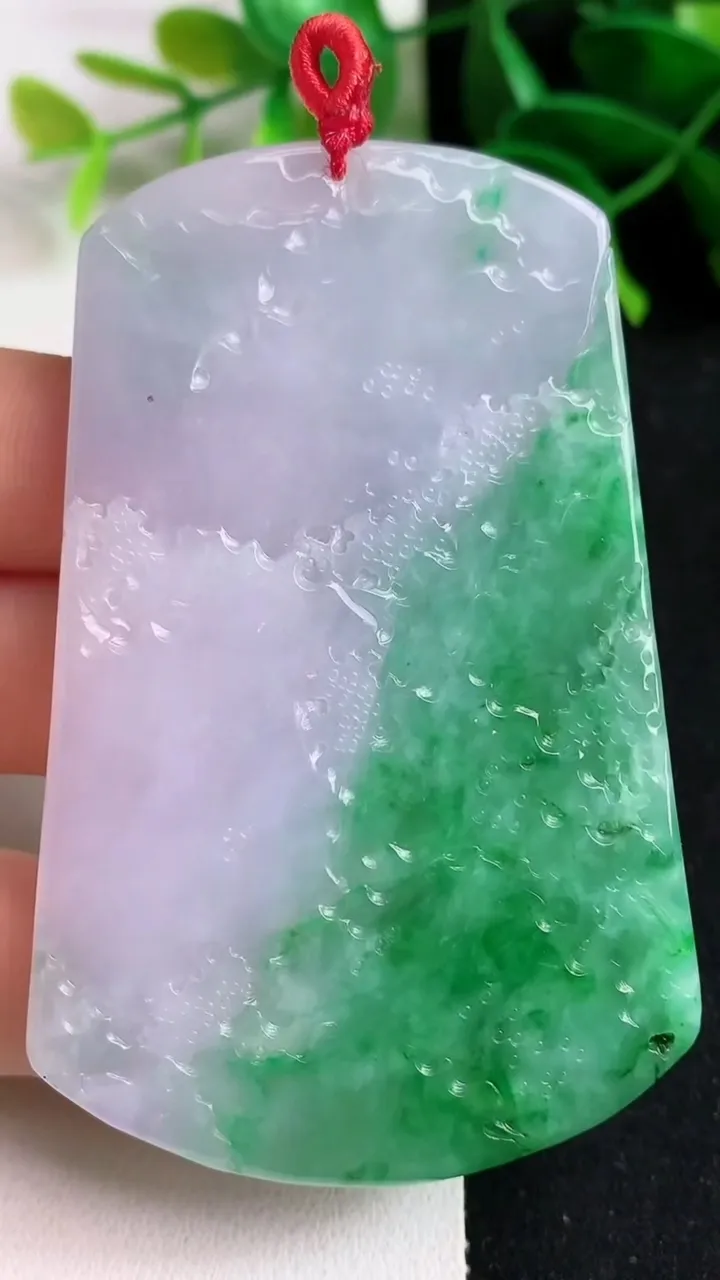 天然A货翡翠山水牌吊坠，尺寸71-44.2-5.6，重量:40.55g
5月19日