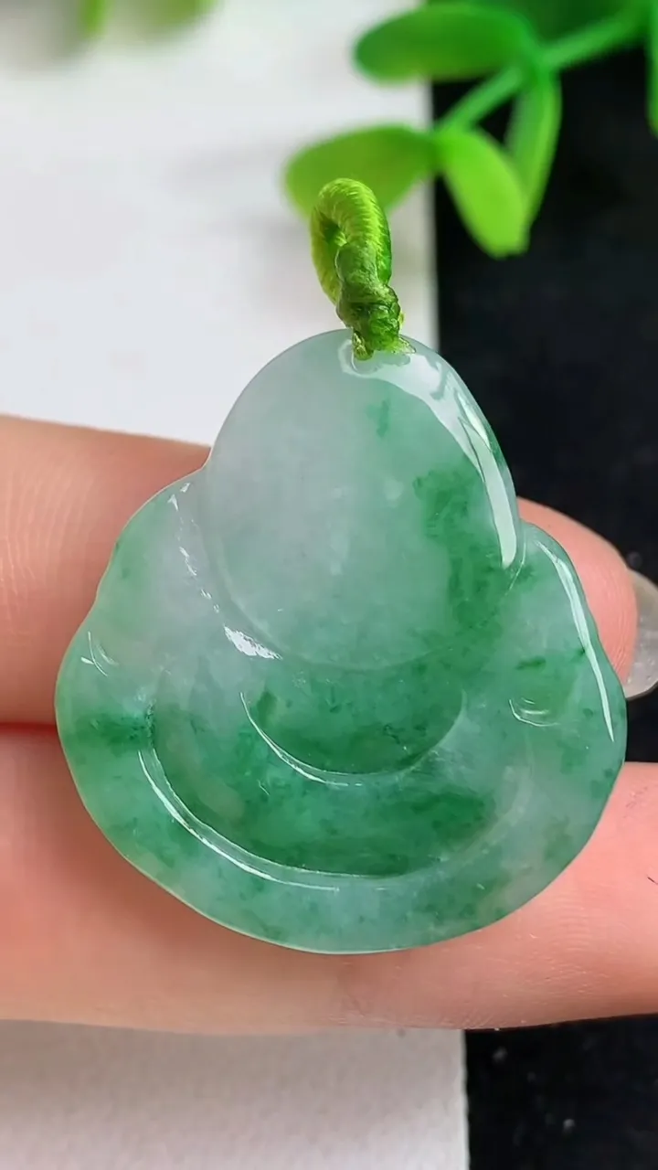 天然A货翡翠佛公吊坠，尺寸30-28-5.8，重量:8.20g
5月19日