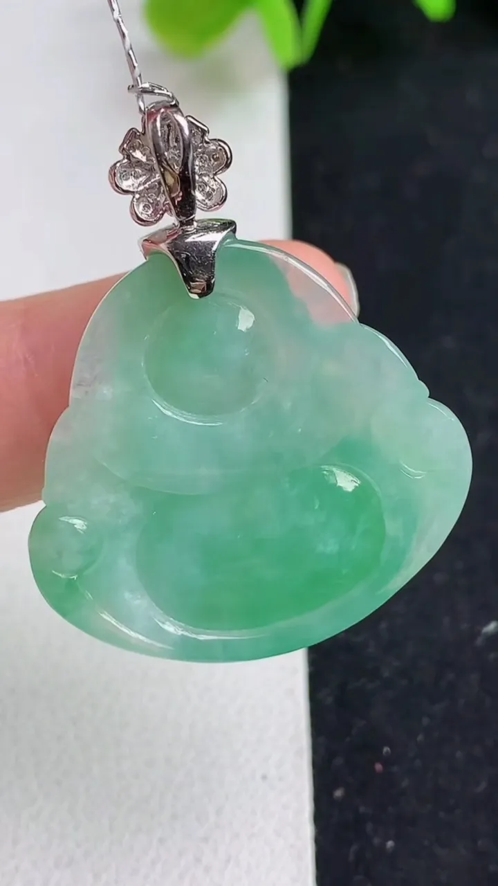 天然A货翡翠佛公吊坠，尺寸27-28.8-6，重量:8.65g
5月19日