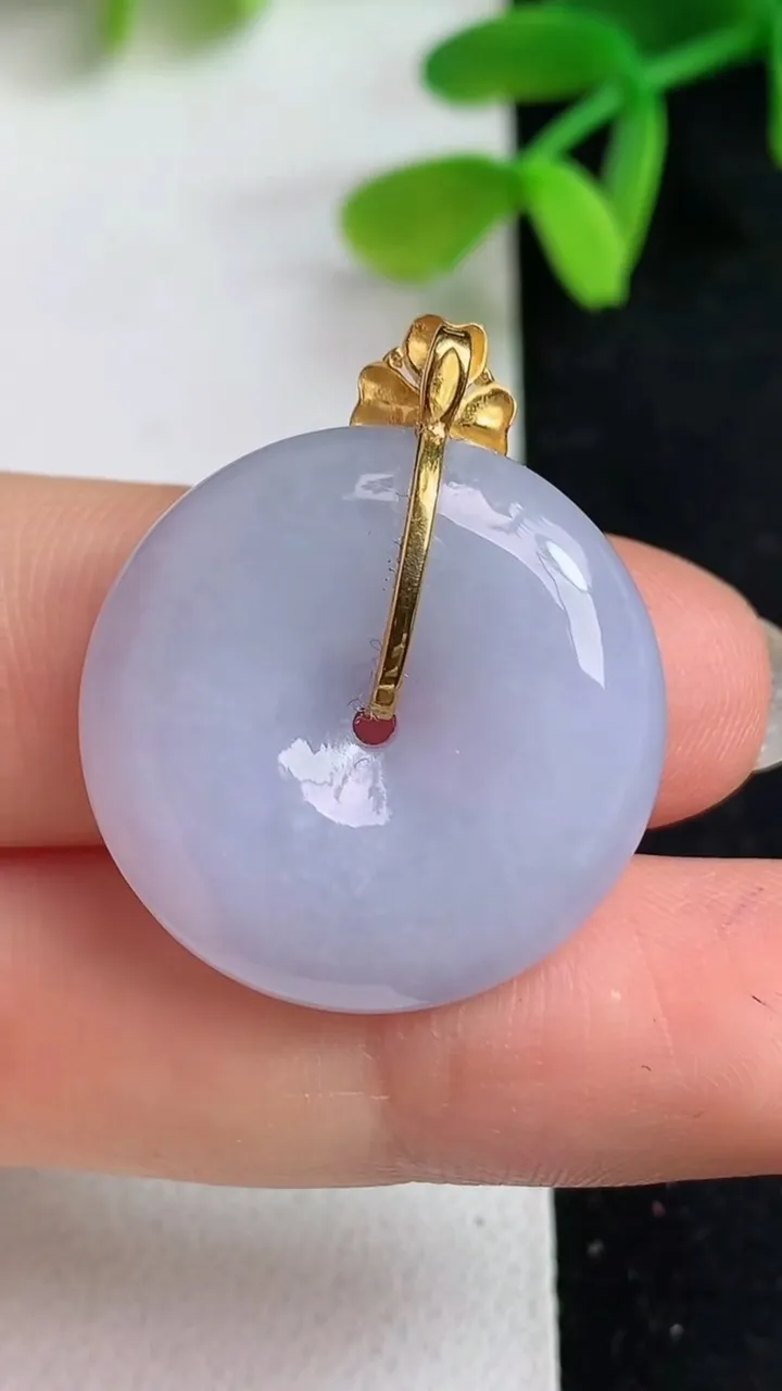 天然A货翡翠k金紫罗兰平安扣吊坠，尺寸24-6，重量:7.72g
5月19日