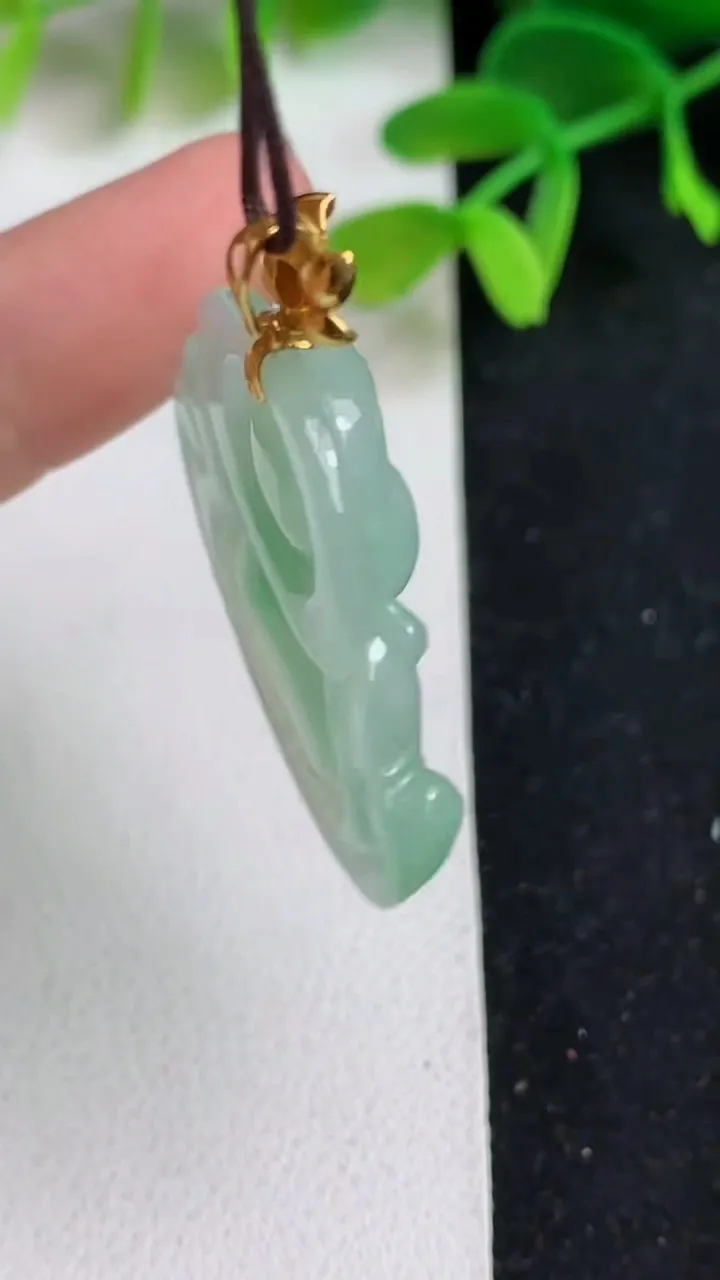 天然A货翡翠佛公吊坠，尺寸32.6-32.7-5.8，重量:10.21g
5月19日