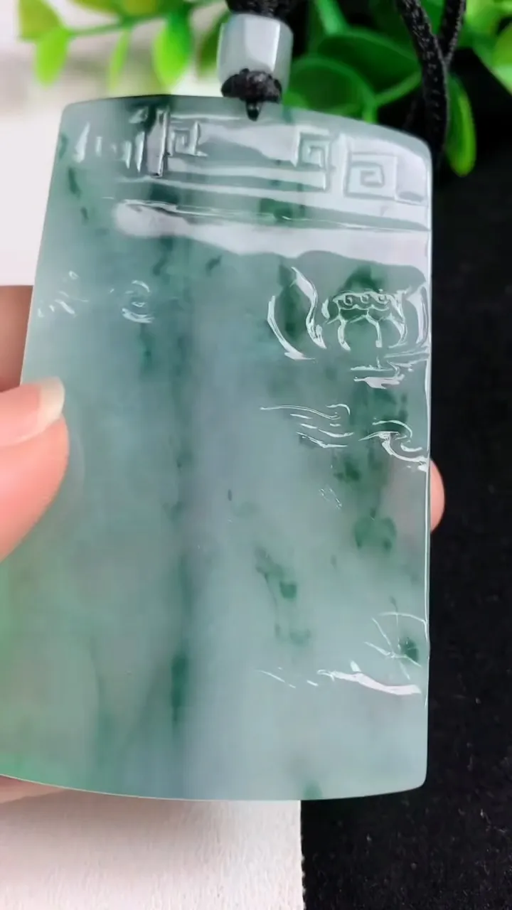 天然A货翡翠飘花虚空藏观音菩萨吊坠，尺寸71-43-6.5，重量:56.00g
5月19日