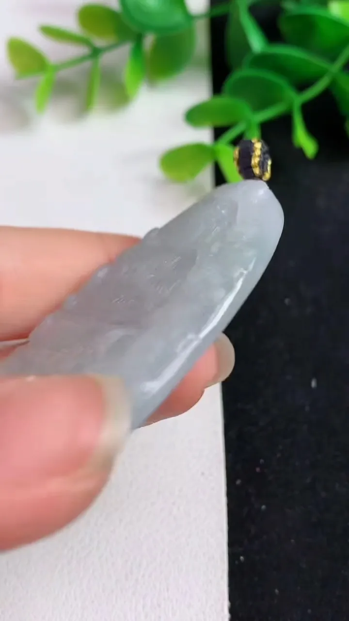 天然A货翡翠祥龙千手观音吊坠，尺寸52.2-36-5，重量:20.51g
5月19日