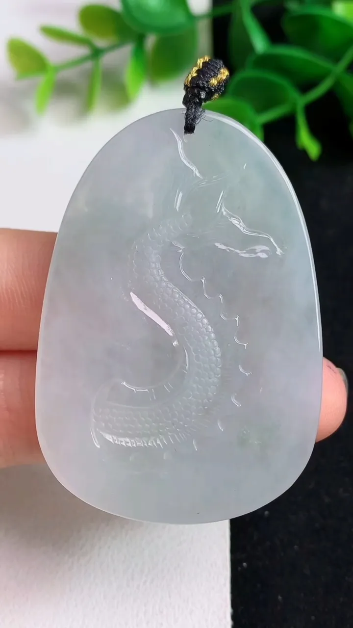天然A货翡翠祥龙千手观音吊坠，尺寸52.2-36-5，重量:20.51g
5月19日