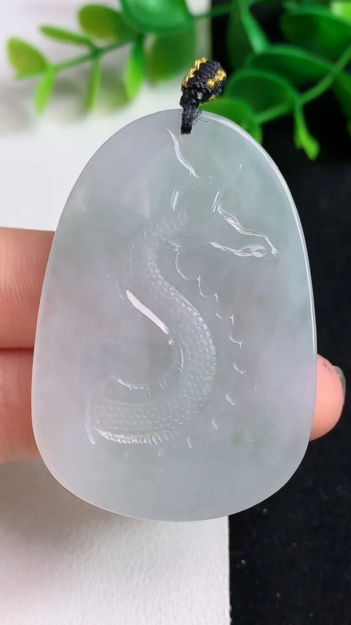 天然A货翡翠祥龙千手观音吊坠，尺寸52.2-36-5，重量:20.51g
5月19日