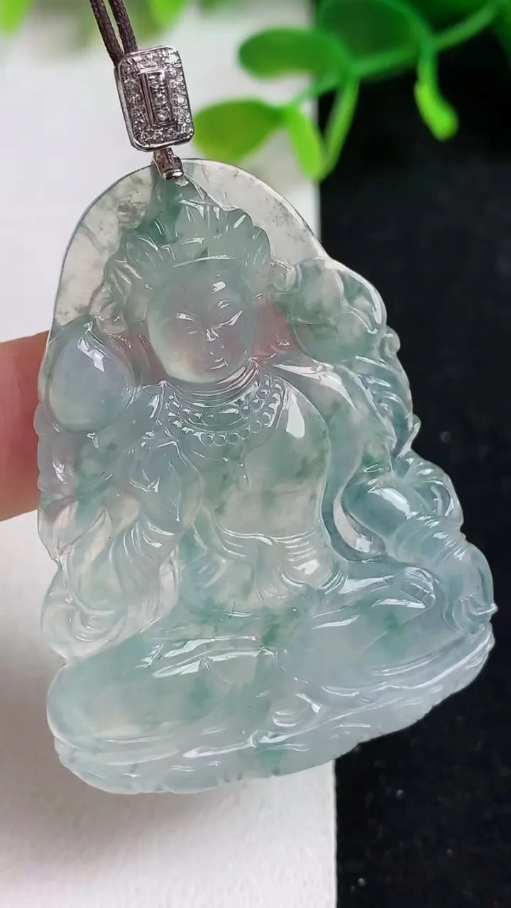 天然A货翡翠飘花大势至观音菩萨吊坠，尺寸49-36.7-4.4，重量:15.50g
5月19日