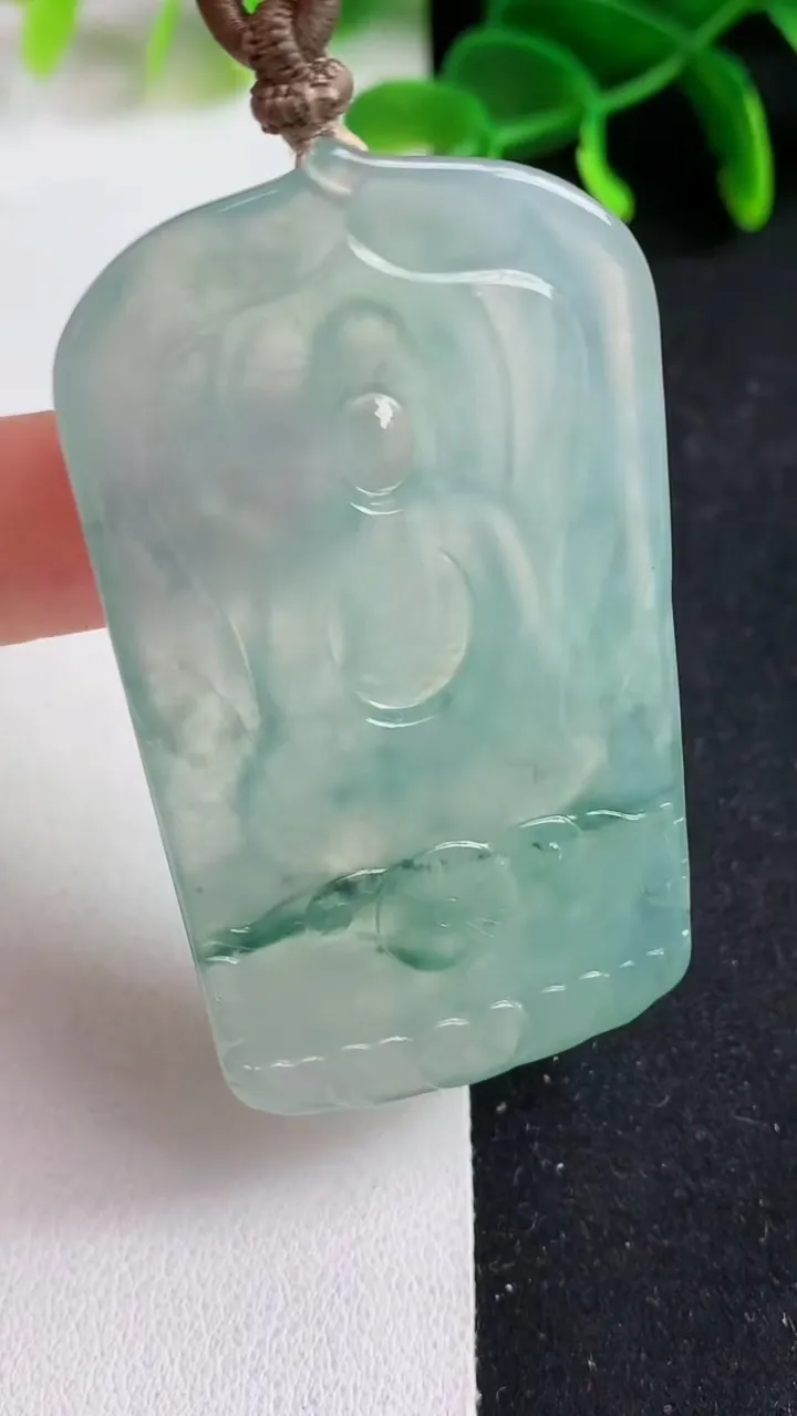天然A货翡翠飘花素衣观音吊坠，尺寸57.7-33.4-5.8，重量:30.00g
5月19日