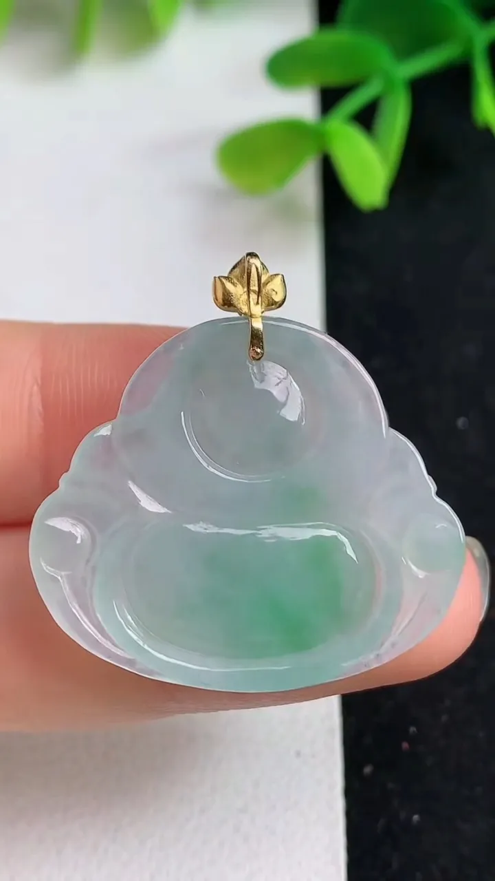 天然A货翡翠佛公吊坠，尺寸25.2-29.7-4.7，重量:4.95g
5月19日
