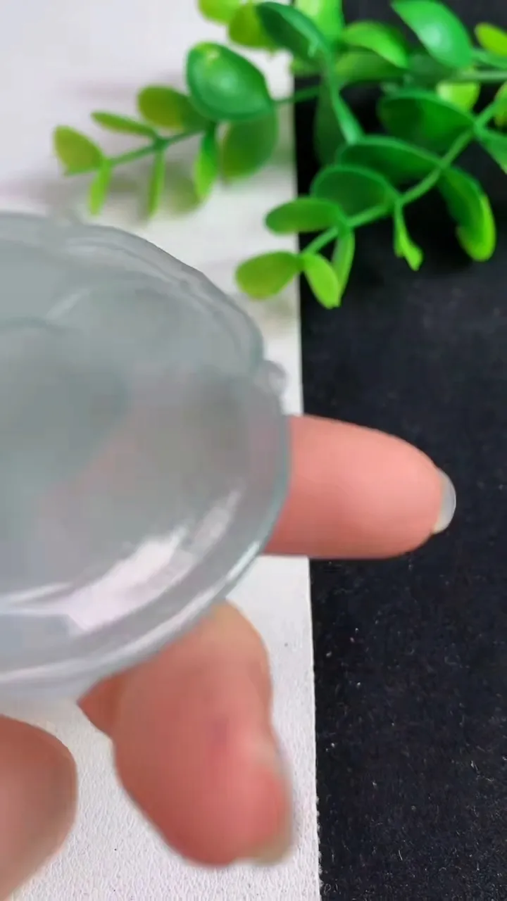 天然A货翡翠阿弥陀佛吊坠，尺寸55-54.7-5.2，重量:34.20g
5月19日