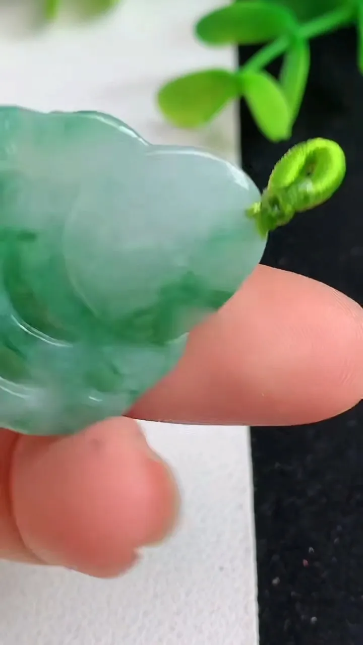 天然A货翡翠佛公吊坠，尺寸30-28-5.8，重量:8.20g
5月19日