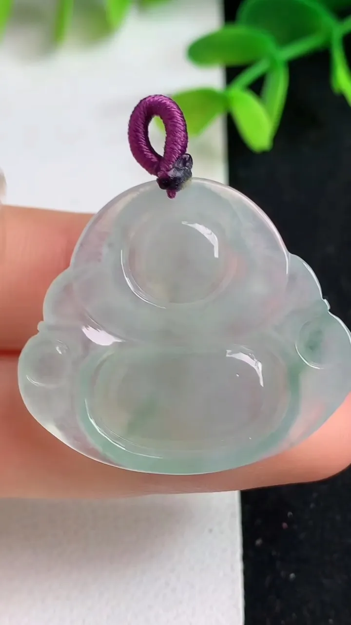 天然A货翡翠飘花佛公吊坠，尺寸28.6-33.2-6，重量:8.26g
5月19日