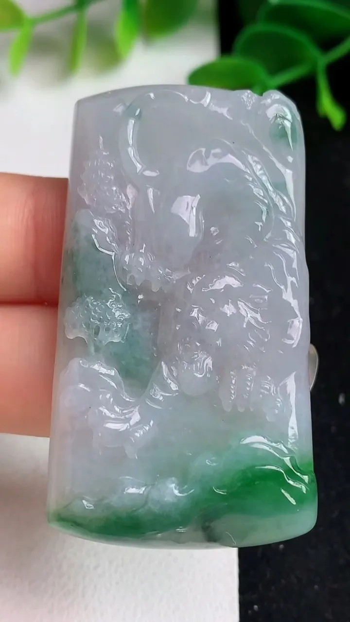 天然A货翡翠生肖虎吊坠，尺寸52-29-6.2，重量:23.30g
5月19日