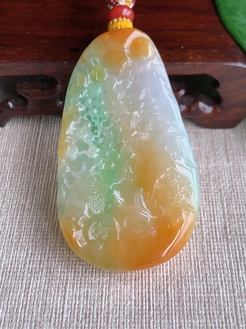 天然A货翡翠黄加绿双彩意境山水牌吊坠 尺寸58.7×34×8m量43.04g 0518