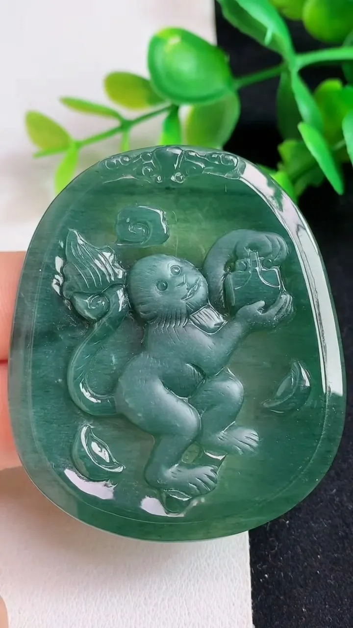 天然A货翡翠蓝水生肖猴吊坠，尺寸55.5-47-4.8，重:22.04g
5月20日