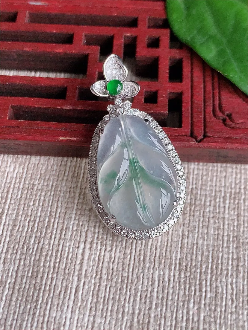 天然A货翡翠18K金伴飘花叶子金枝玉叶吊坠尺寸31.6×16×7裸石19.3×12.8m量3.44g 0518