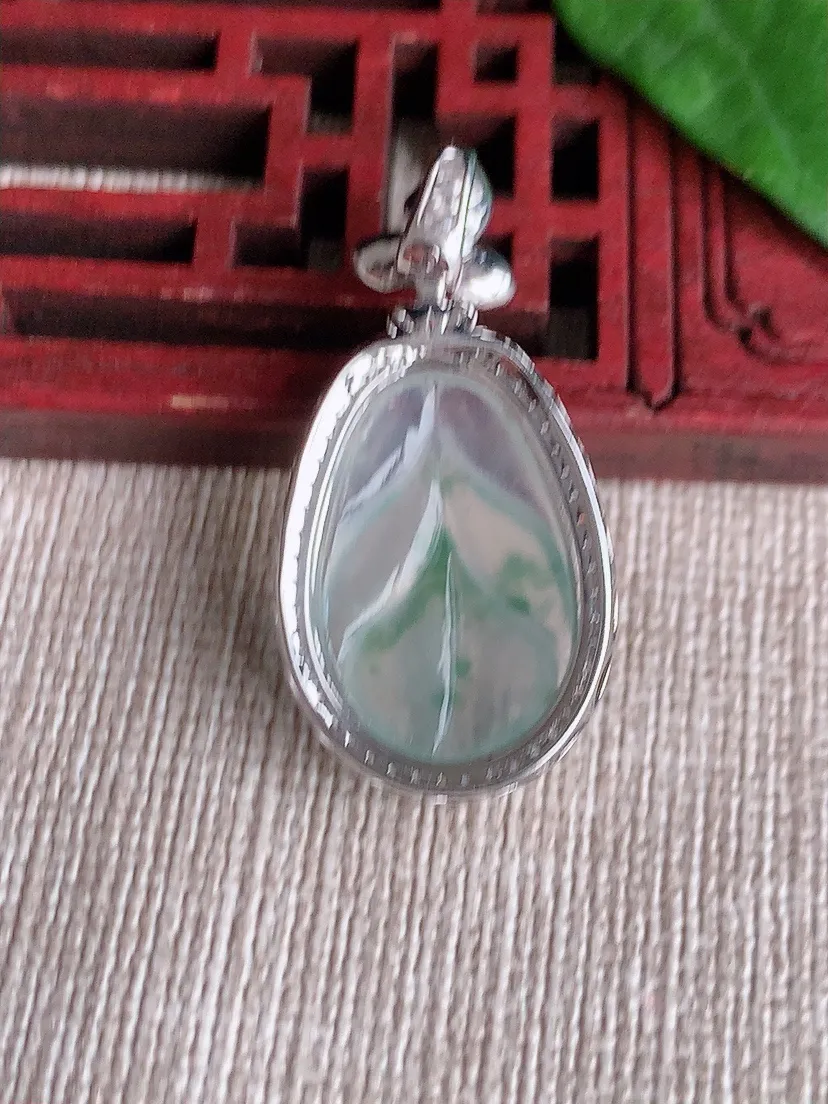 天然A货翡翠18K金伴飘花叶子金枝玉叶吊坠尺寸31.6×16×7裸石19.3×12.8m量3.44g