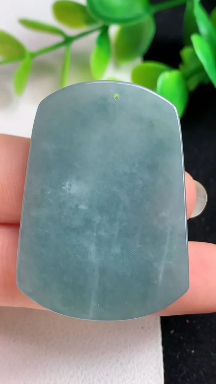天然A货翡翠蓝水生肖牛吊坠，尺寸41.6-30.2-5.5，重:13.24g
5月20日