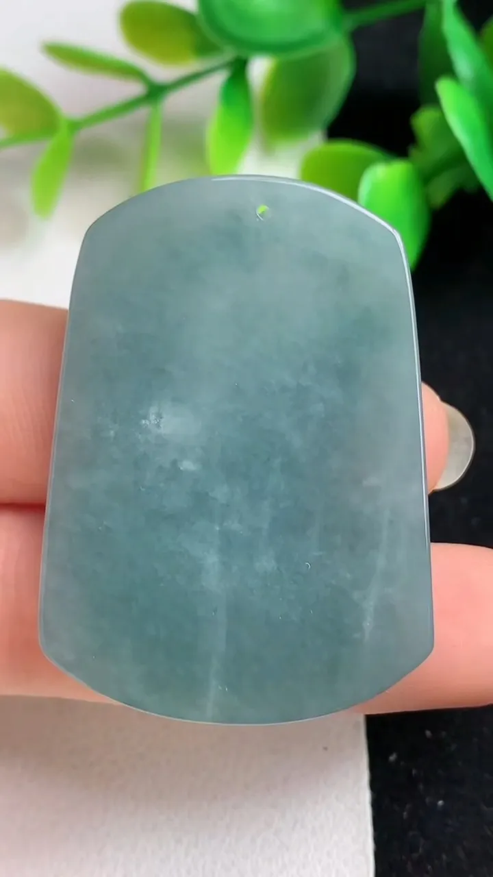 天然A货翡翠蓝水生肖牛吊坠，尺寸41.6-30.2-5.5，重:13.24g
5月20日
