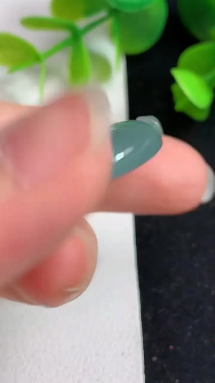 天然A货翡翠寿桃吊坠，尺寸35-23.5-7，重量:12.47g
5月20日