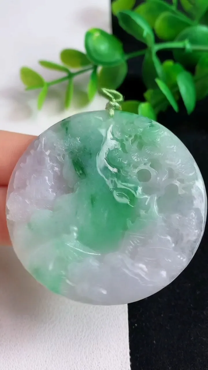 天然A货翡翠山水牌吊坠，尺寸50.8-5.4，重量:27.65g
5月20日