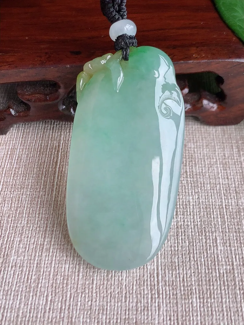 天然A货翡翠黄加绿双彩梅花鹿一鹿有你吊坠尺寸54×27.2×15.7m量35.44g 0518