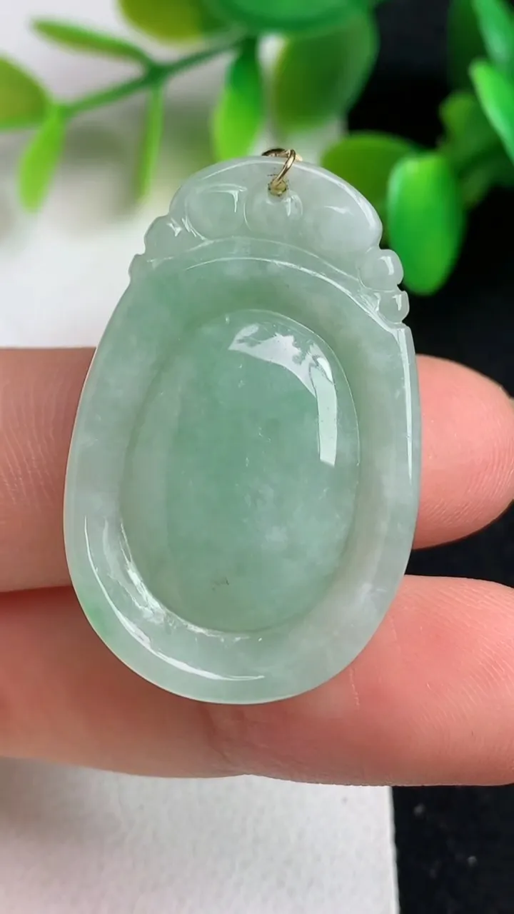 天然A货翡翠福贝吊坠，尺寸34.3-22.1-6.1，重:8.20g
5月20日