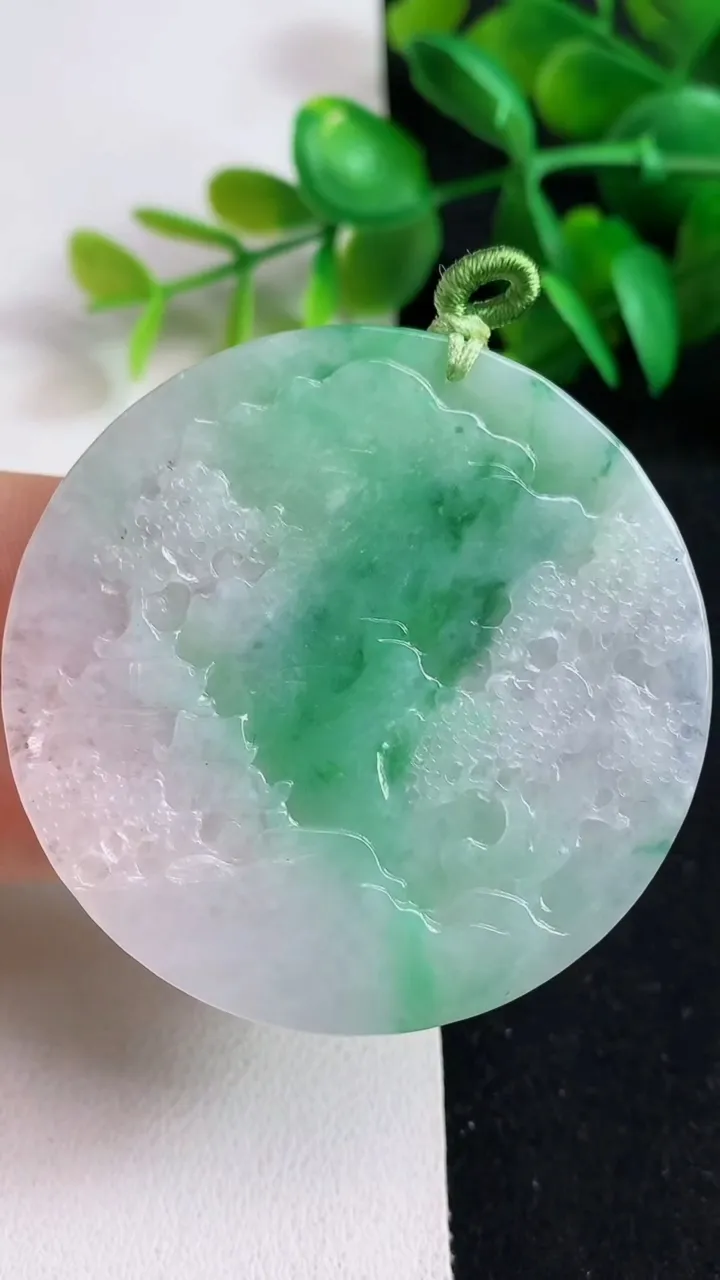 天然A货翡翠山水牌吊坠，尺寸50.8-5.4，重量:27.65g
5月20日