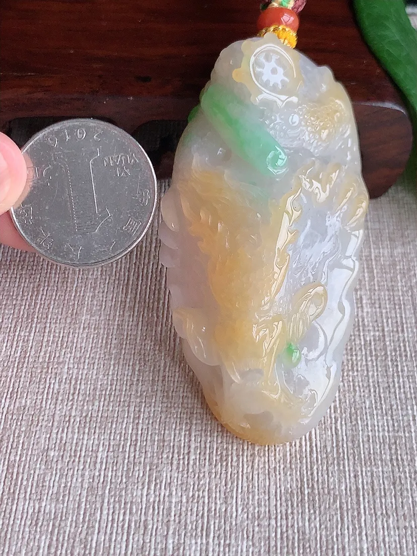 天然A货翡翠冰润黄加绿双彩龙牌吊坠 尺寸67.2×34×19.7m量74.66g 0518
