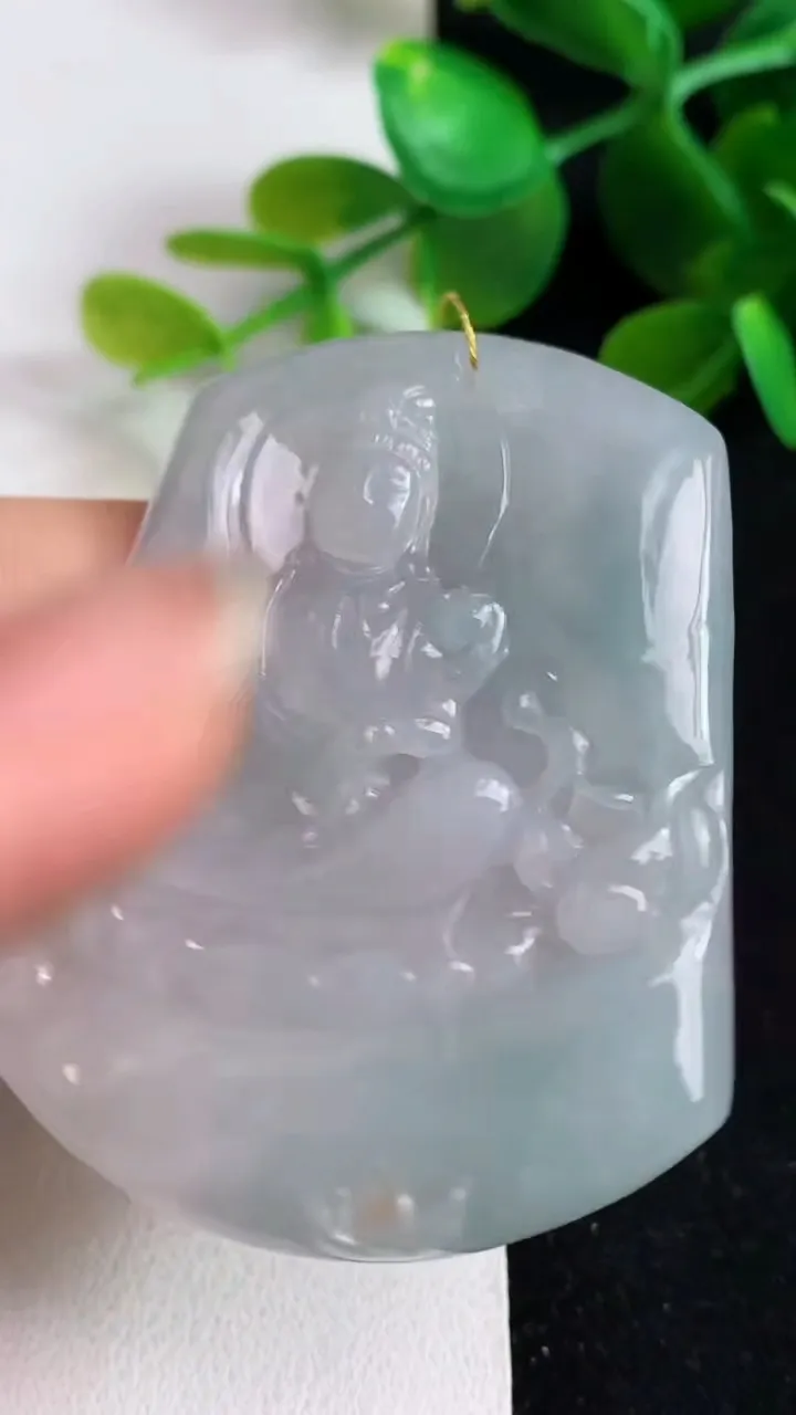 天然A货翡翠观音菩萨吊坠，尺寸54.5-42.7-5.8，重量:26.40g
5月20日