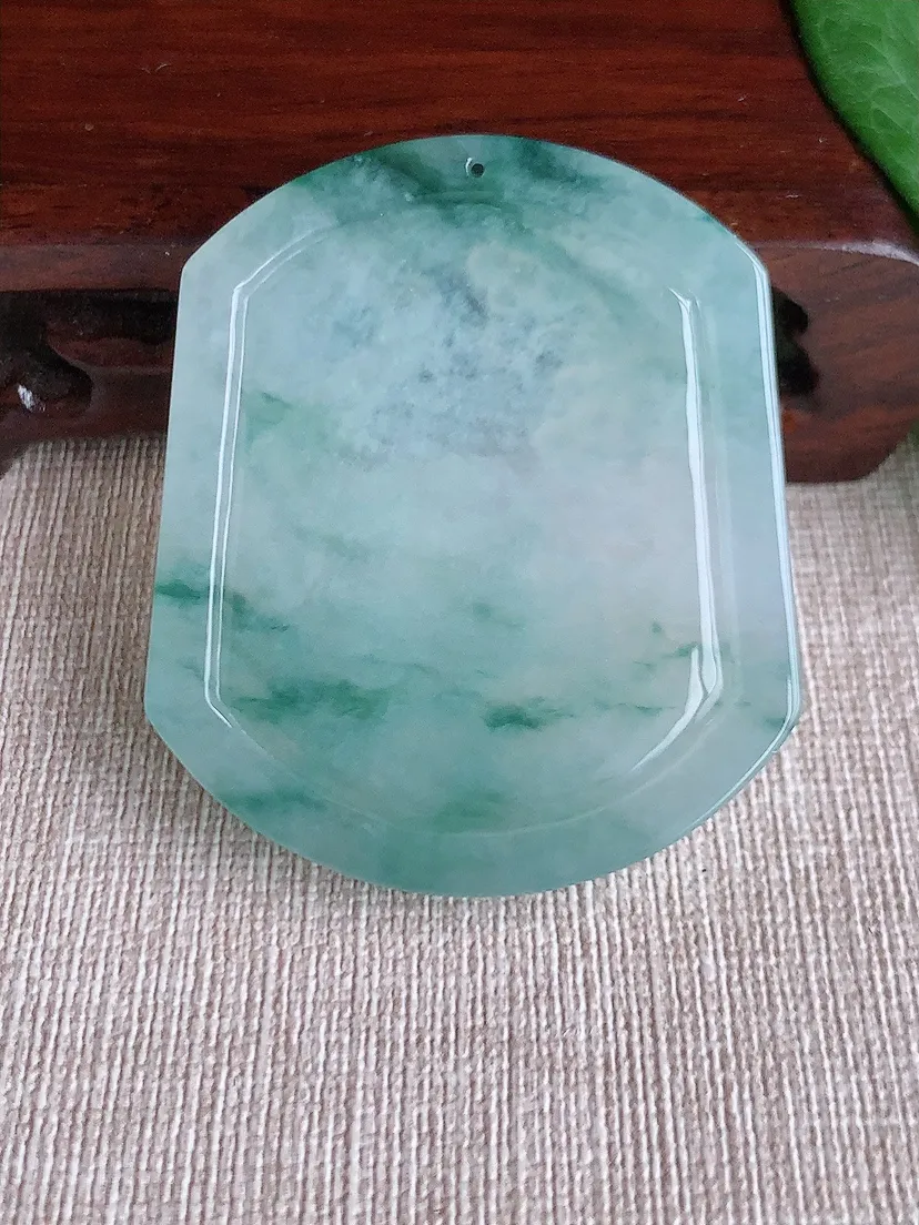 天然A货翡翠飘花生肖鼠吊坠尺寸51.5×43.8×6m量26.55g 0518