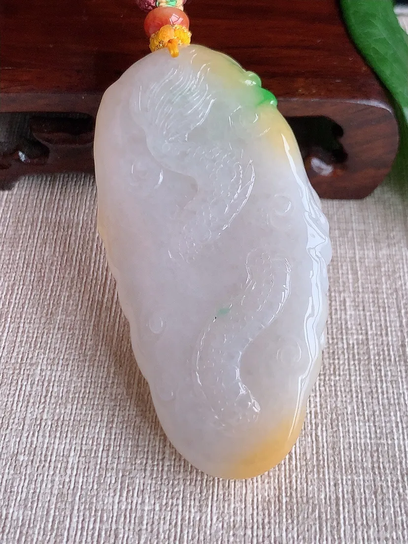 天然A货翡翠冰润黄加绿双彩龙牌吊坠 尺寸67.2×34×19.7m量74.66g 0518