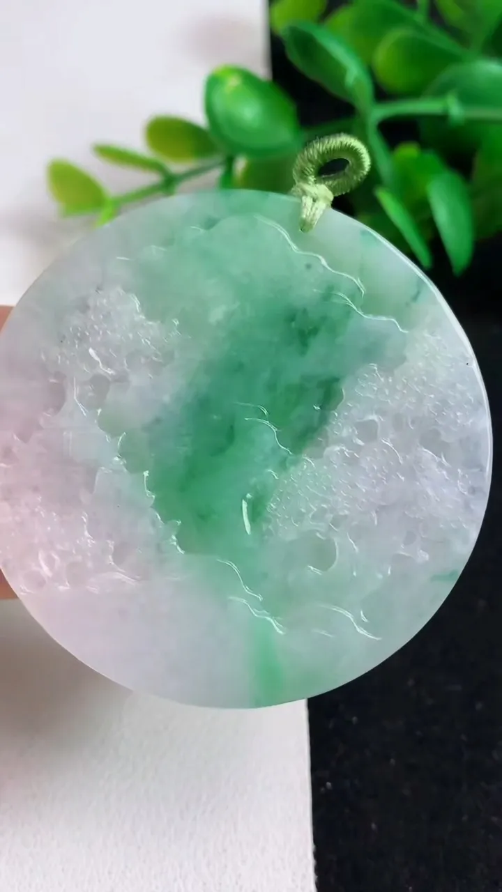 天然A货翡翠山水牌吊坠，尺寸50.8-5.4，重量:27.65g
5月20日