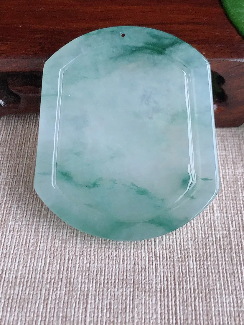 天然A货翡翠飘花龙牌吊坠尺寸51.3×43.6×5.8m量27.97g 0518