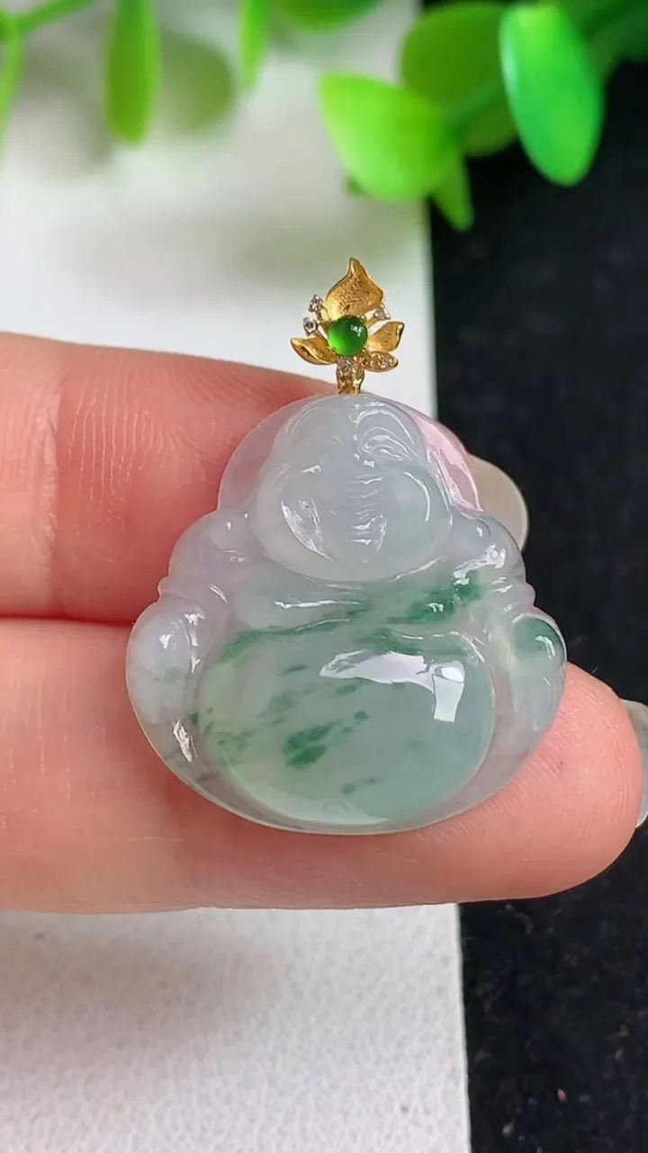 天然A货翡翠飘花佛公吊坠，尺寸22.3-22.3-5.5，重量:4.23g
5月20日