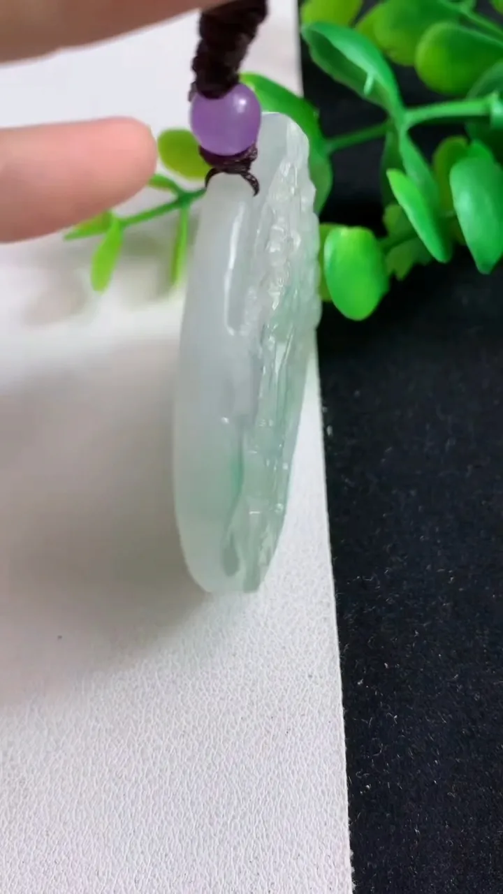 天然A货翡翠山水牌吊坠，尺寸54-6，重:34.39g
5月20日