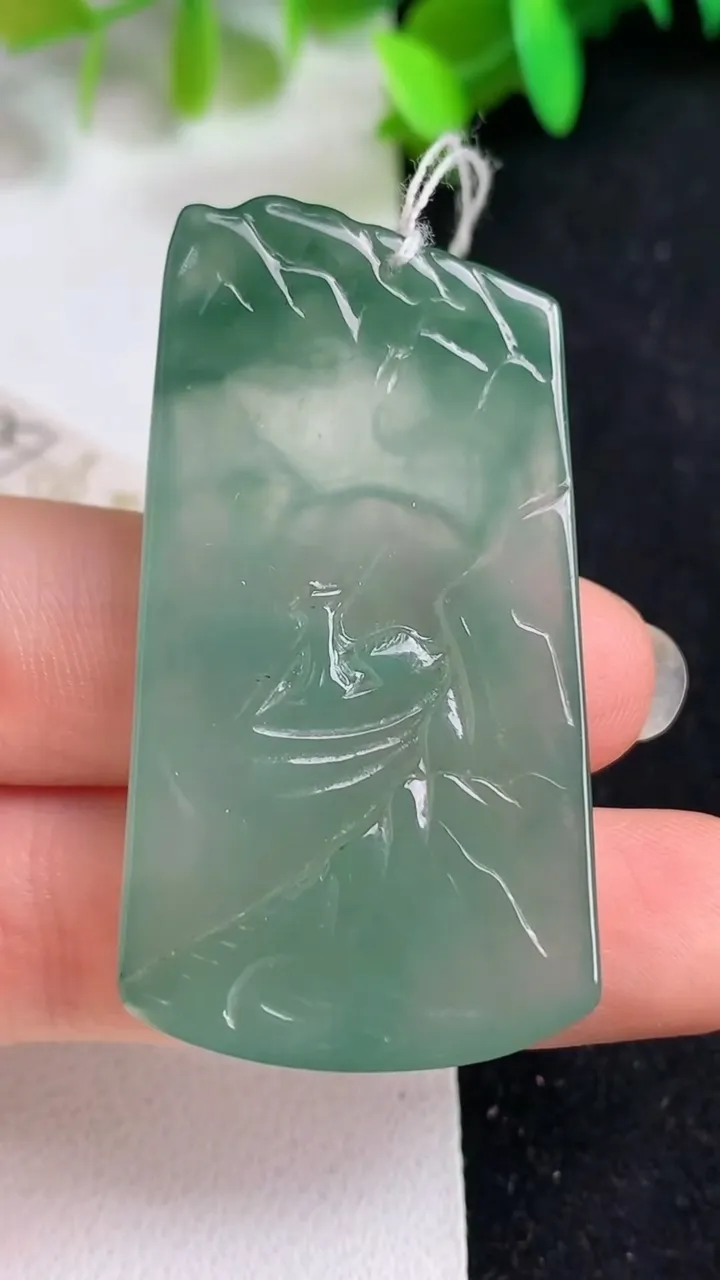 天然A货翡翠生肖虎吊坠，尺寸47.5-25.3-5.3，重量:15.00g
5月20日