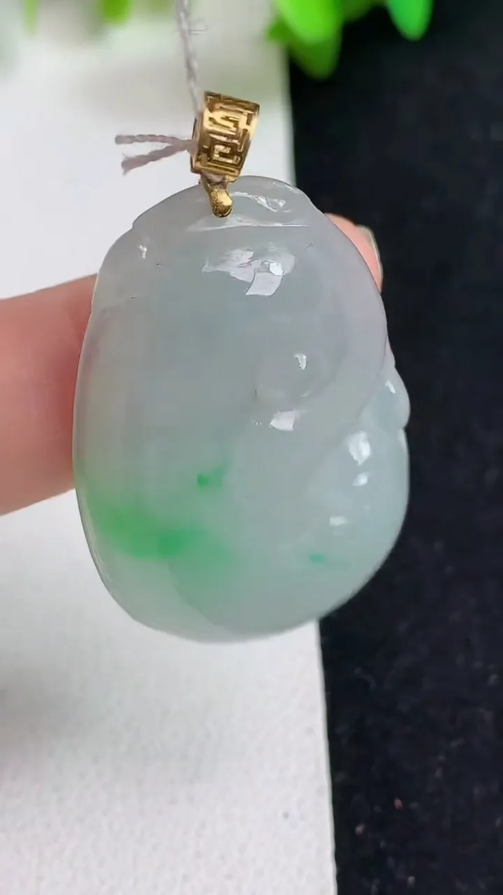 天然A货翡翠如意吊坠，尺寸37.2-24.3-5.2，重量:9.57g
5月20日