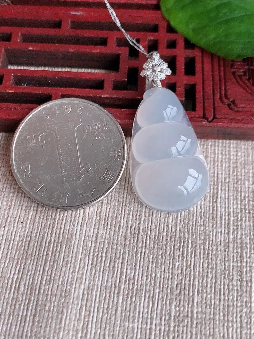 天然A货翡翠18K金伴白月光四季豆福豆平安豆吊坠尺寸35.7×27.4×16.7×5.3m量4.56g 0518