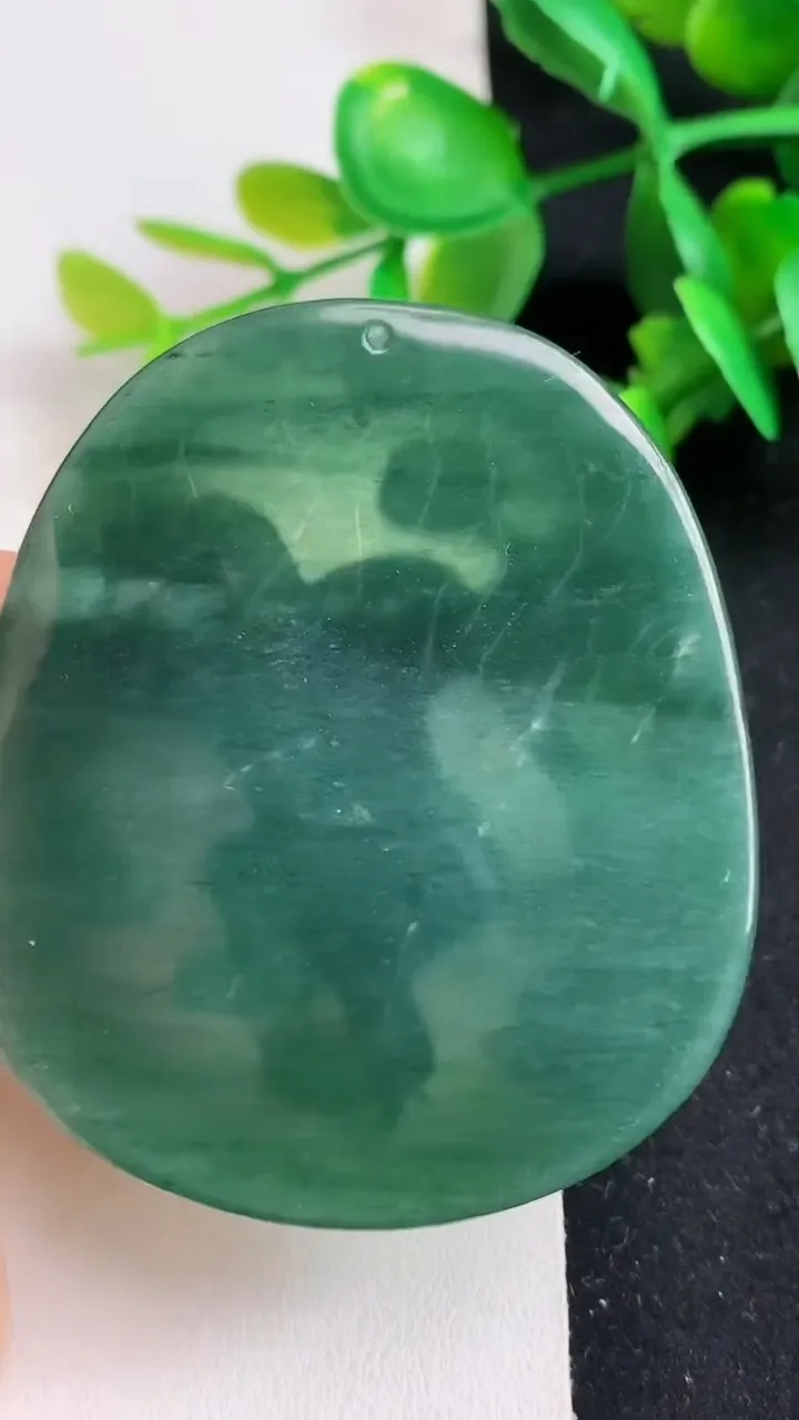 天然A货翡翠蓝水生肖猴吊坠，尺寸55.5-47-4.8，重:22.04g
5月20日