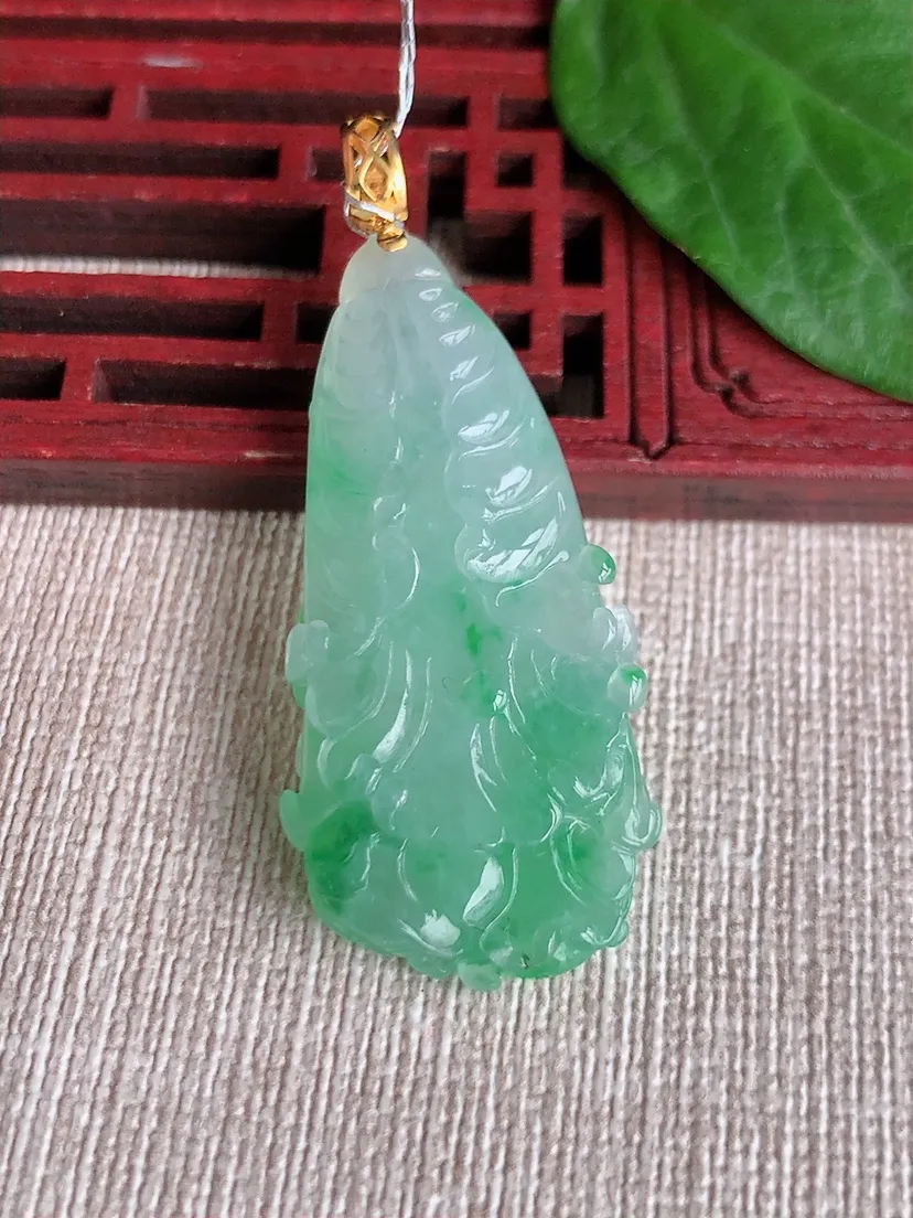 天然A货翡翠18K飘绿白菜吊坠 尺寸50.6×42×20.2×8.8m量11.82g 0518
