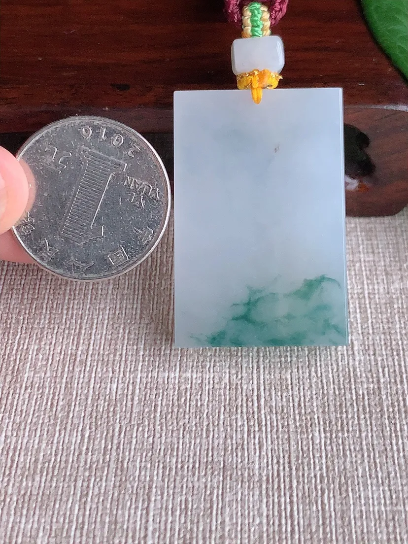 天然A货翡翠飘花无事牌吊坠尺寸38.2×26×6.3m量24.25g 0518