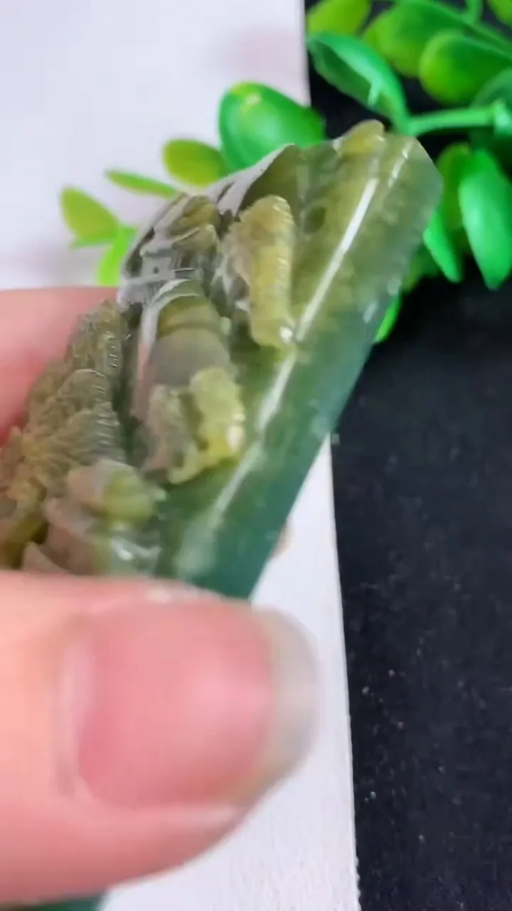 天然A货翡翠蓝水双彩山水牌吊坠，尺寸72.4-49.4-10.5，重:94.13g
5月20日