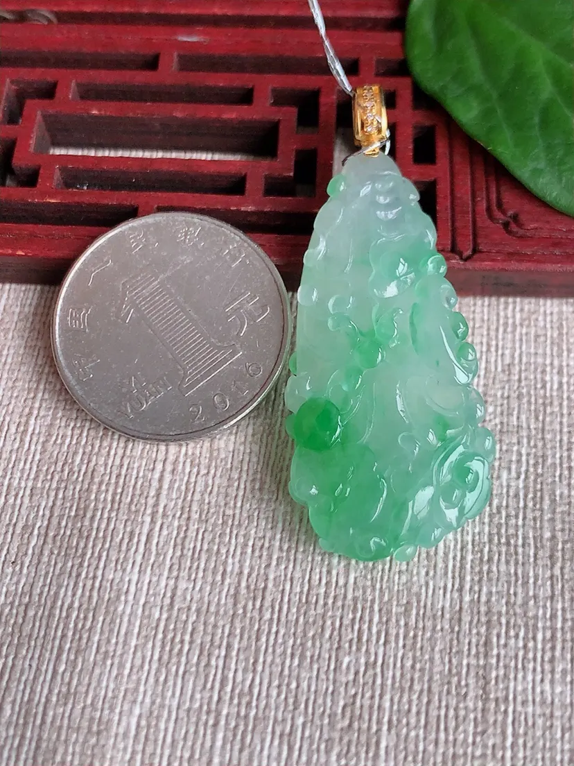 天然A货翡翠18K飘绿白菜吊坠 尺寸50.6×42×20.2×8.8m量11.82g 0518