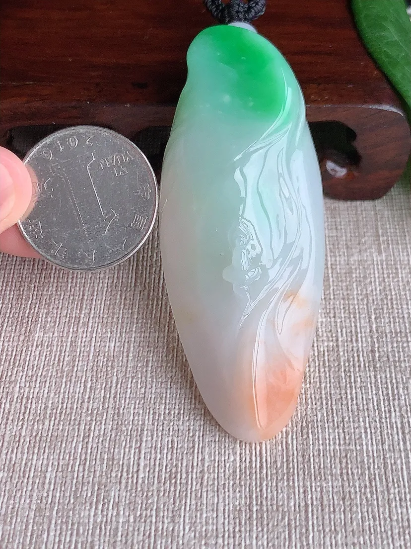 天然A货翡翠黄加绿双彩悟道吊坠 尺寸68.7×28×12m量39.96g 0518