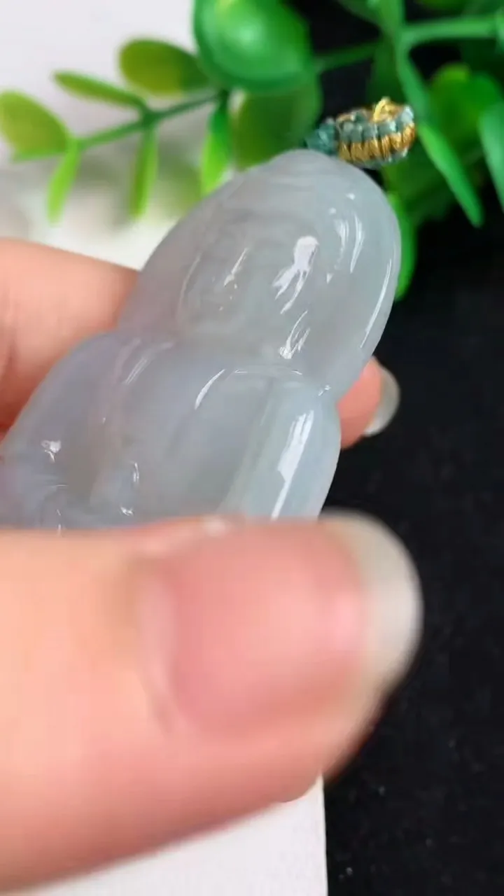 天然A货翡翠飘花观音菩萨吊坠，尺寸60.7-37.4-5.8，重量:25.00g
5月20日